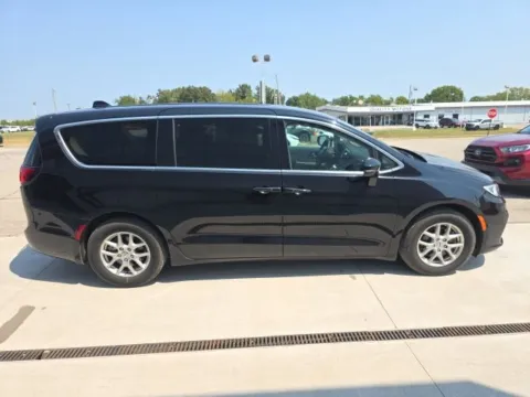More photos of 2024 Chrysler Pacifica Touring L at Quality Motors Ford, KS