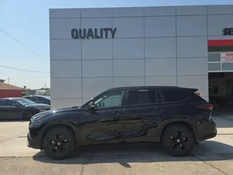 Black 2024 Toyota Highlander Hybrid XLE for sale in Independence, KS