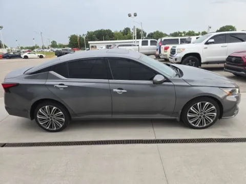 More photos of 2023 Nissan Altima 2.5 SL at Quality Motors Ford, KS