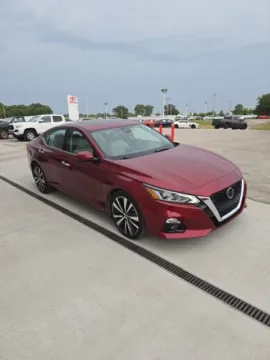 More photos of 2021 Nissan Altima 2.5 Platinum at Quality Motors Ford, KS
