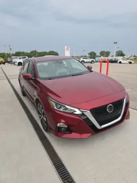 More photos of 2021 Nissan Altima 2.5 Platinum at Quality Motors Ford, KS