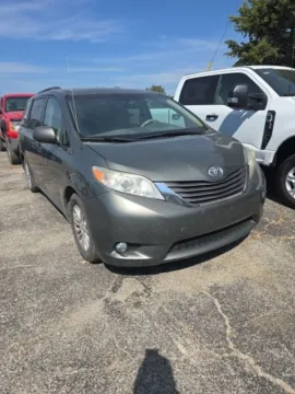 Green 2014 Toyota Sienna XLE for sale in Independence, KS
