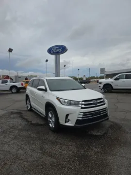 White 2019 Toyota Highlander Hybrid Limited for sale in Independence, KS