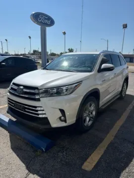 Photos of 2019 Toyota Highlander Hybrid Limited for sale in Independence, KS at Quality Motors Ford