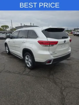 More photos of 2019 Toyota Highlander Hybrid Limited at Quality Motors Ford, KS