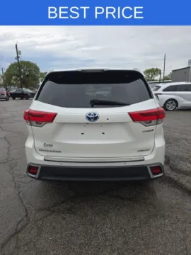 More photos of 2019 Toyota Highlander Hybrid Limited at Quality Motors Ford, KS