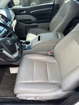 More photos of 2019 Toyota Highlander Hybrid Limited at Quality Motors Ford, KS
