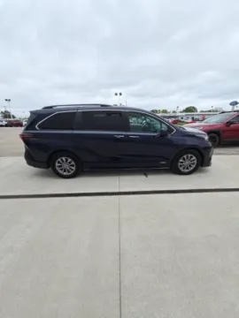 More photos of 2021 Toyota Sienna XLE at Quality Motors Ford, KS