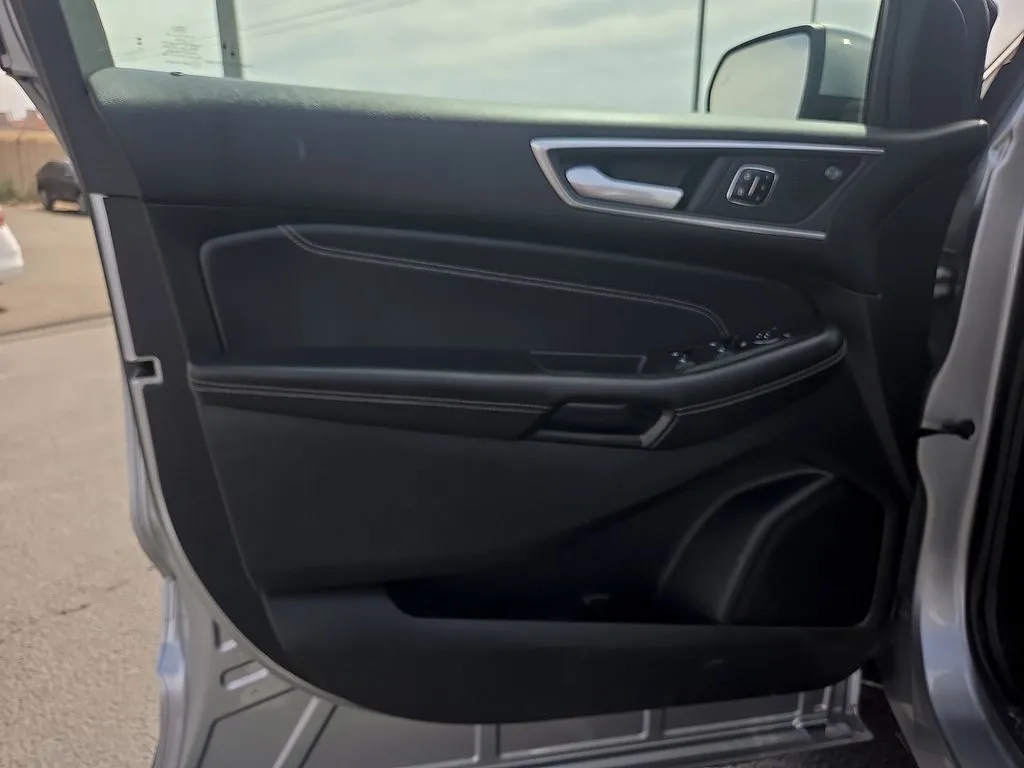 2023 Ford Edge Titanium - Photo 16