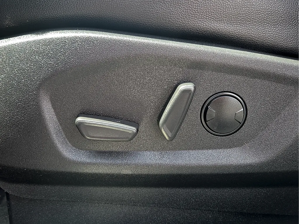 2023 Ford Edge Titanium - Photo 18