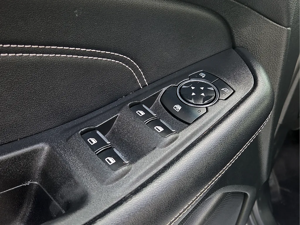 2023 Ford Edge Titanium - Photo 17