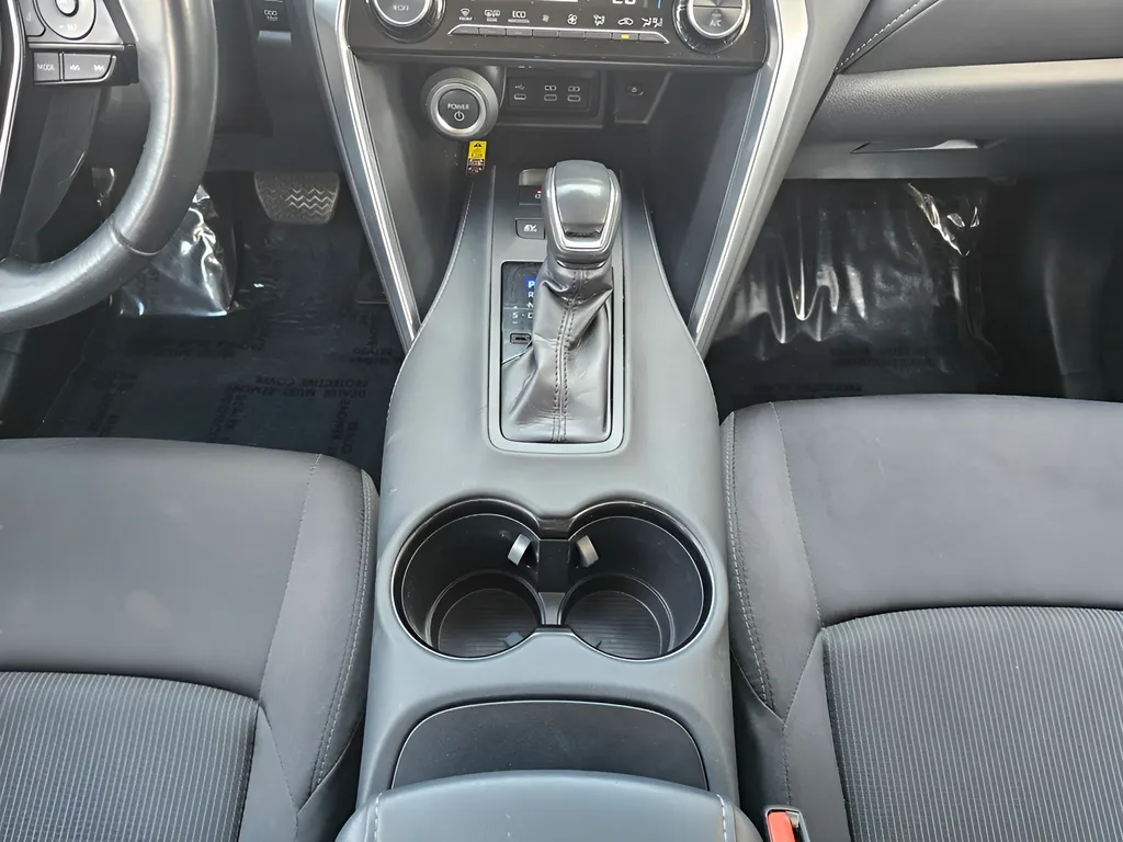 2024 Toyota Venza LE - Photo 16