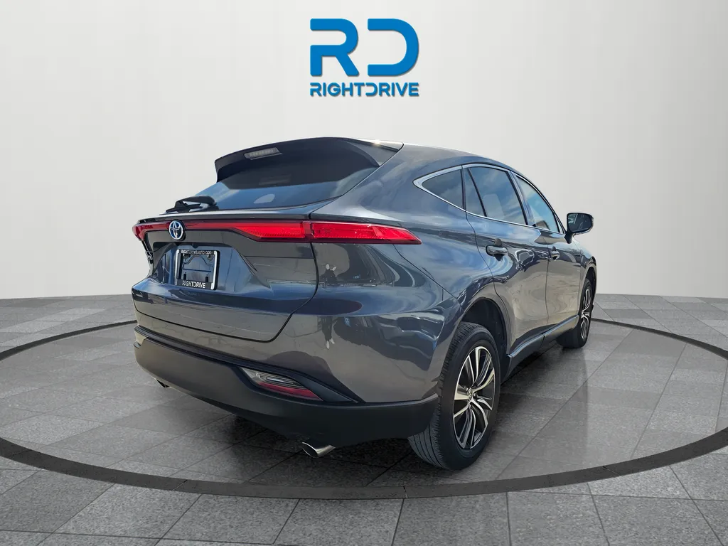 2024 Toyota Venza LE - Photo 7
