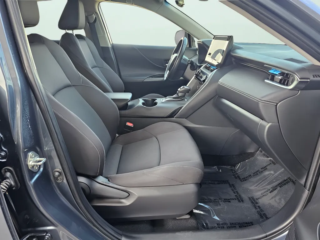 2024 Toyota Venza LE - Photo 23