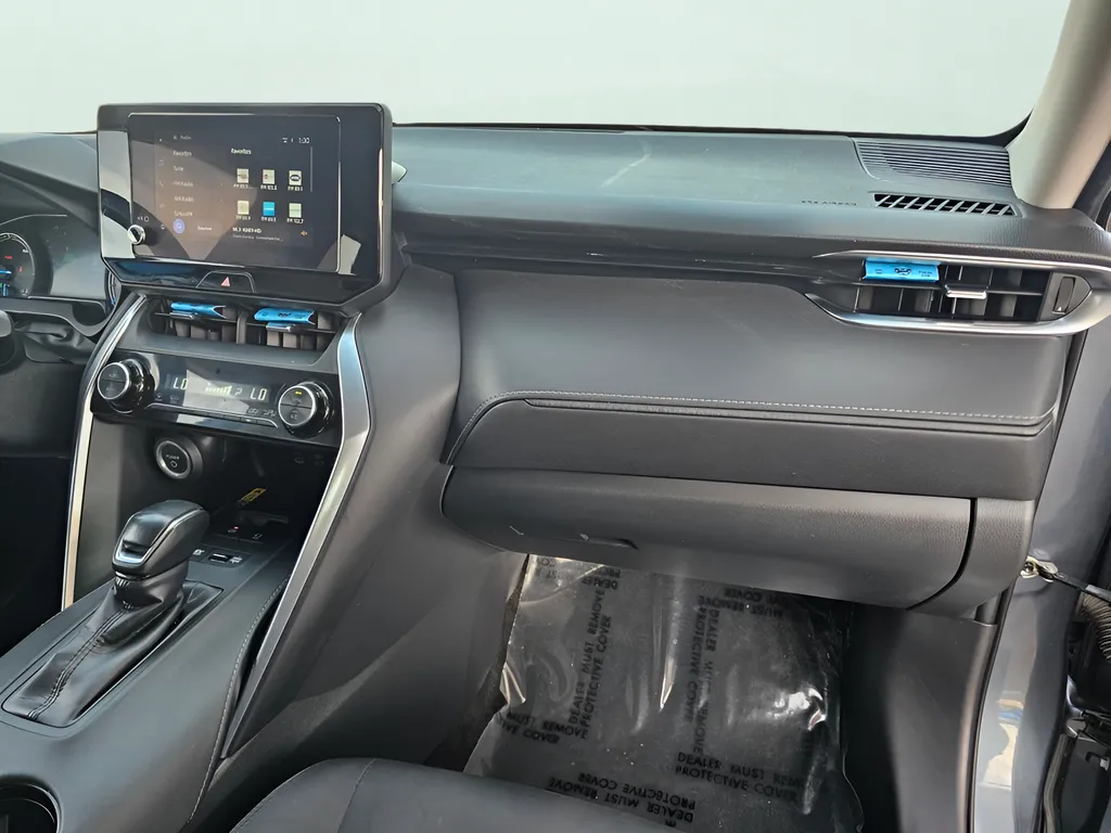 2024 Toyota Venza LE - Photo 24