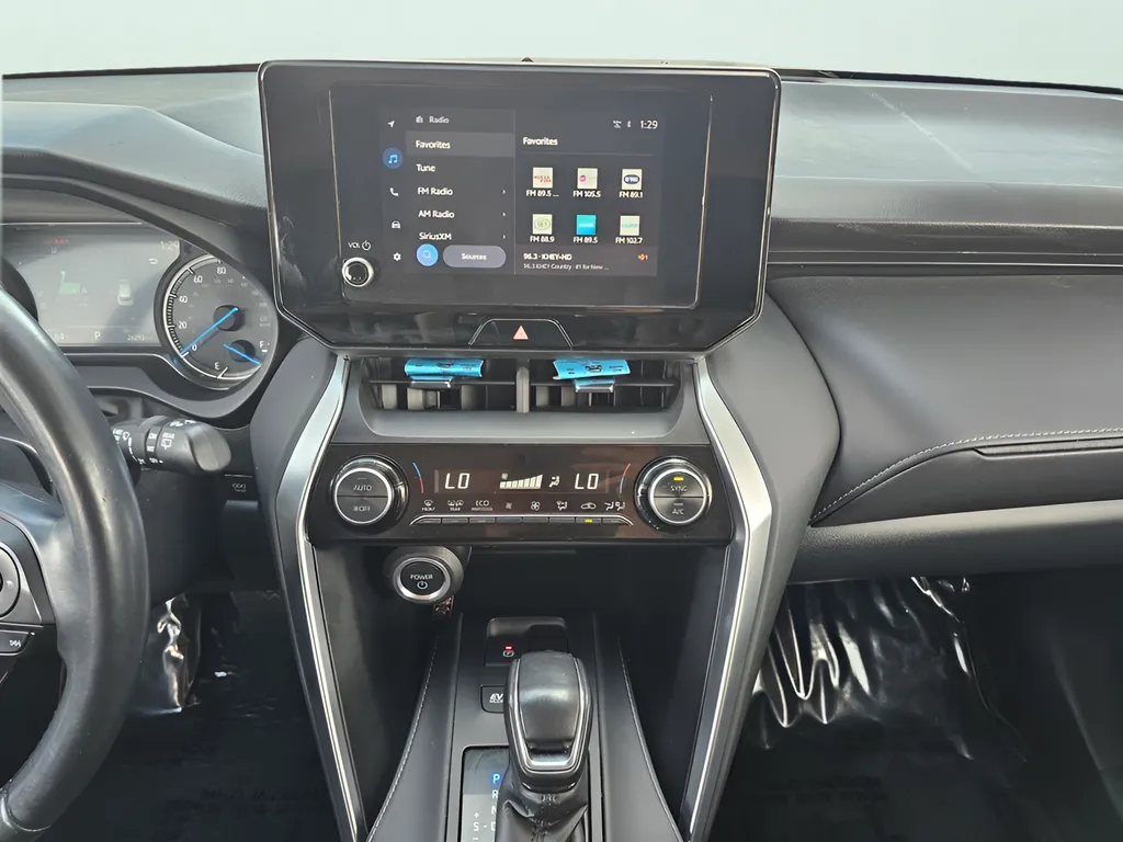 2024 Toyota Venza LE - Photo 15