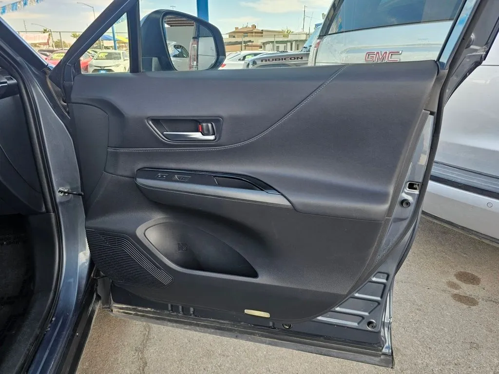 2024 Toyota Venza LE - Photo 25