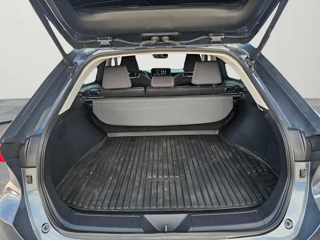 2024 Toyota Venza LE - Photo 19