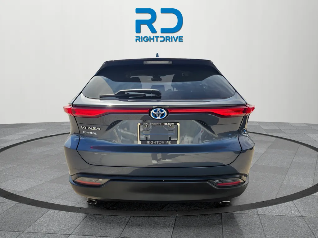 2024 Toyota Venza LE - Photo 6