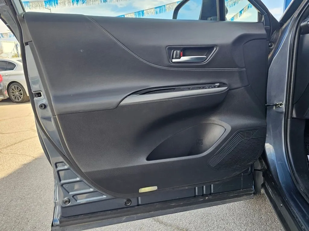 2024 Toyota Venza LE - Photo 9