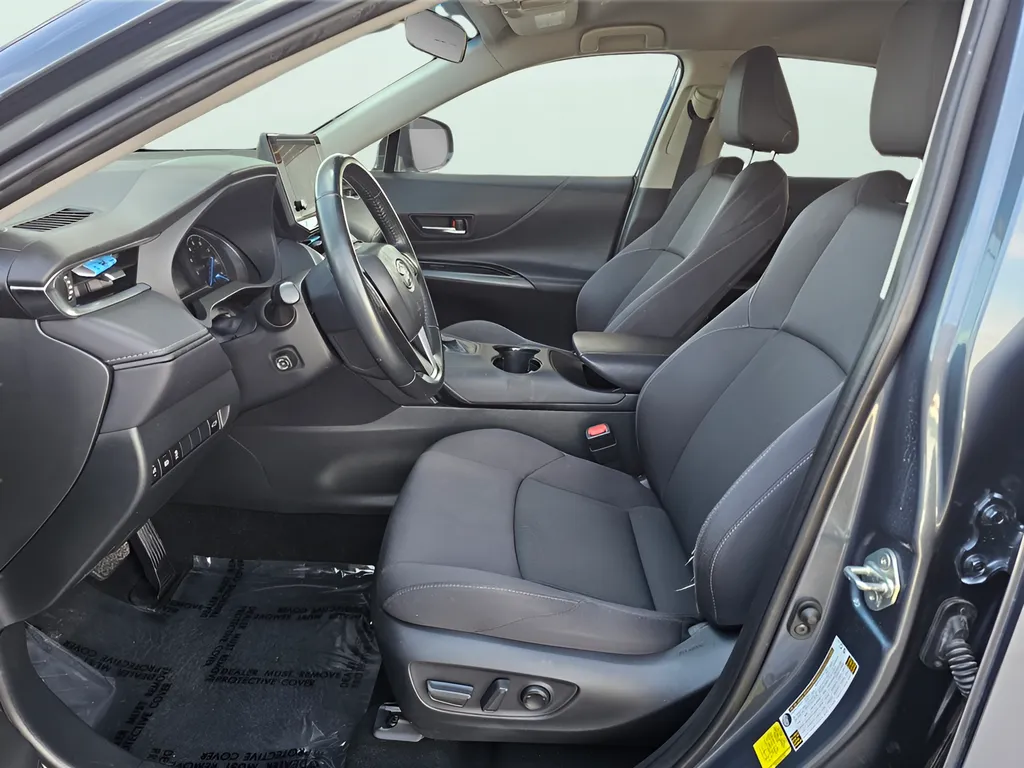 2024 Toyota Venza LE - Photo 11