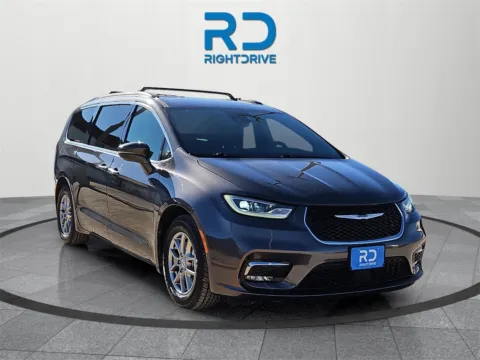Gray 2022 Chrysler Pacifica Touring for sale in El Paso, TX