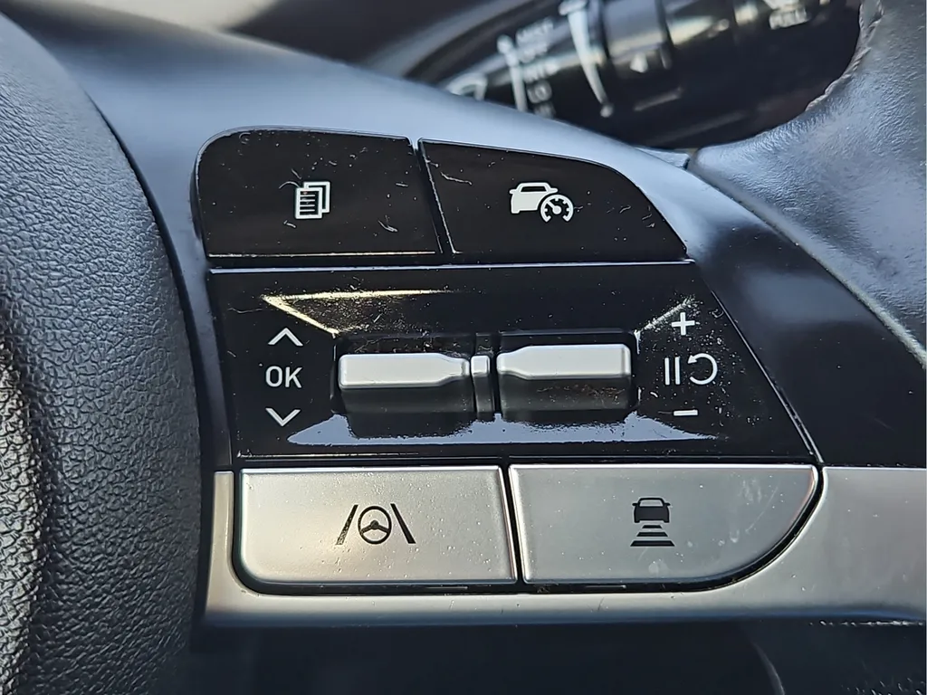 2025 Hyundai Elantra SEL - Photo 20