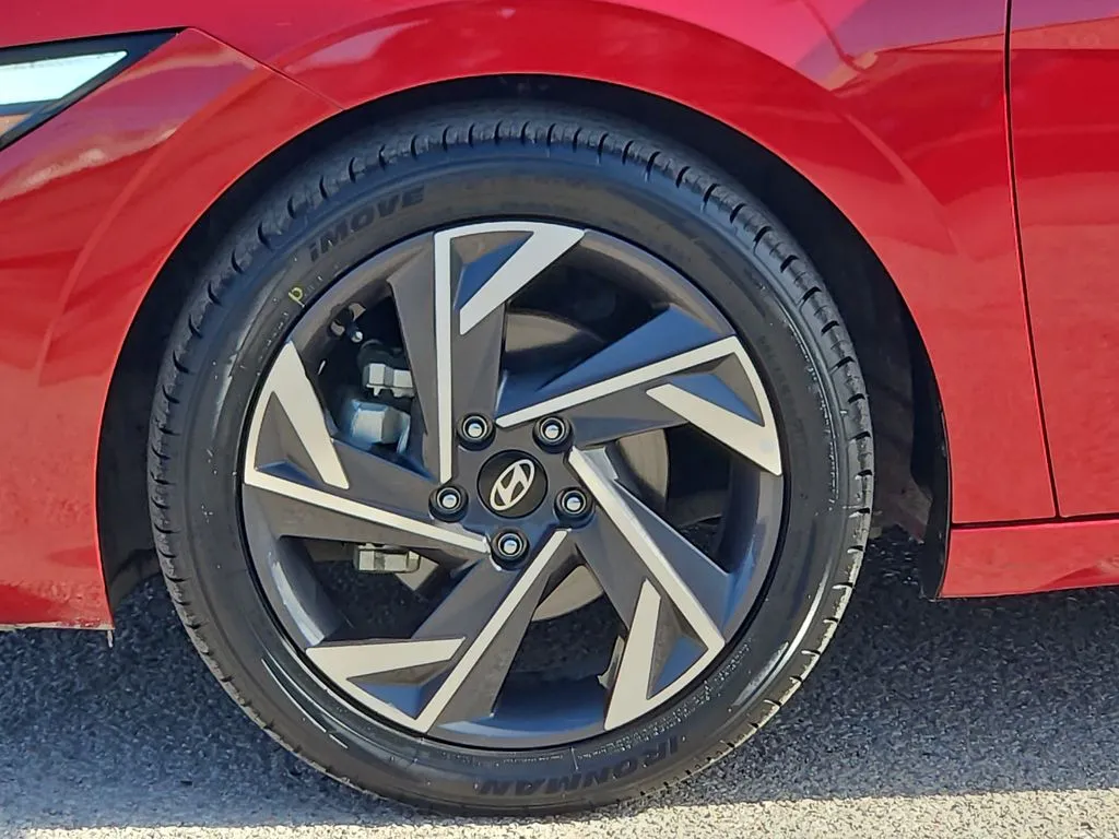2025 Hyundai Elantra SEL - Photo 9
