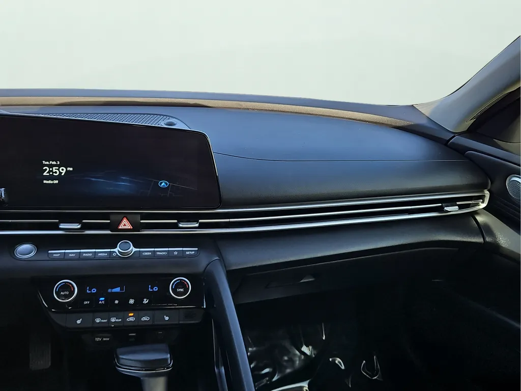 2025 Hyundai Elantra SEL - Photo 14