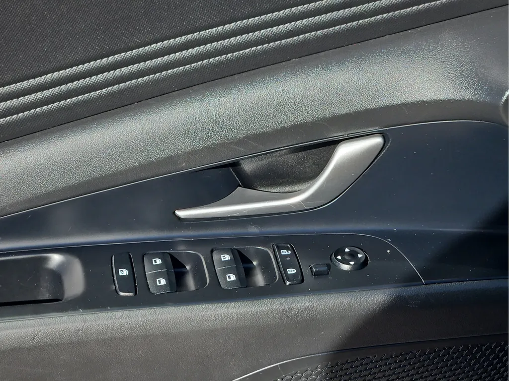 2025 Hyundai Elantra SEL - Photo 15