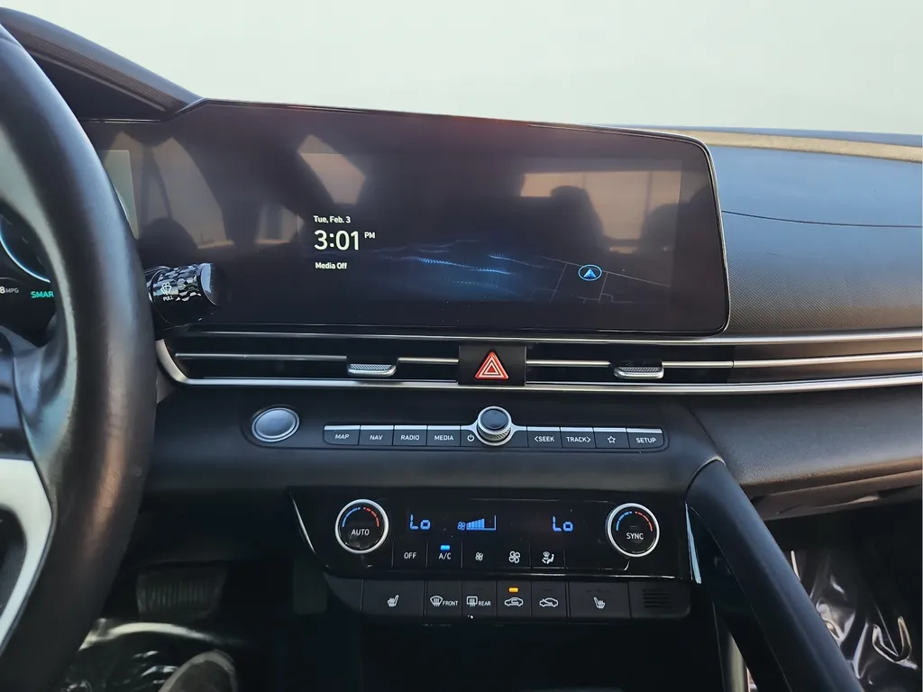 2025 Hyundai Elantra SEL - Photo 24