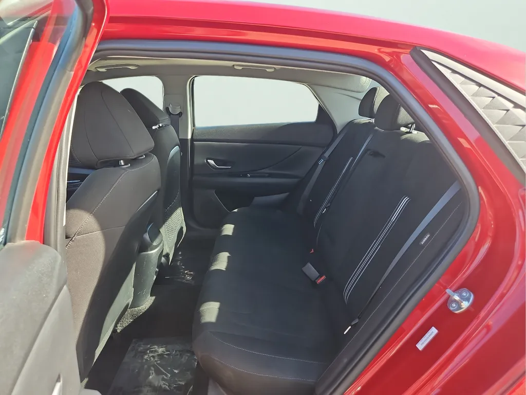 2025 Hyundai Elantra SEL - Photo 12