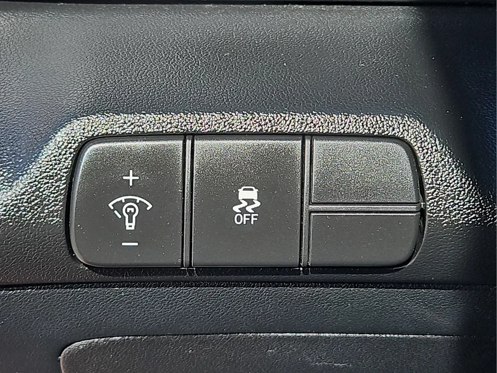 2025 Hyundai Elantra SEL - Photo 18