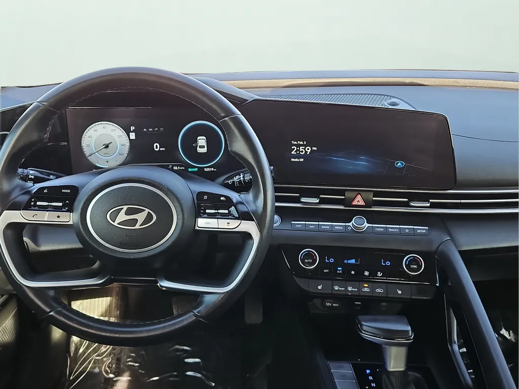 2025 Hyundai Elantra SEL - Photo 13