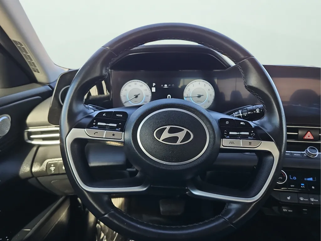 2025 Hyundai Elantra SEL - Photo 22