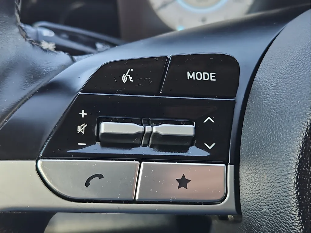 2025 Hyundai Elantra SEL - Photo 19