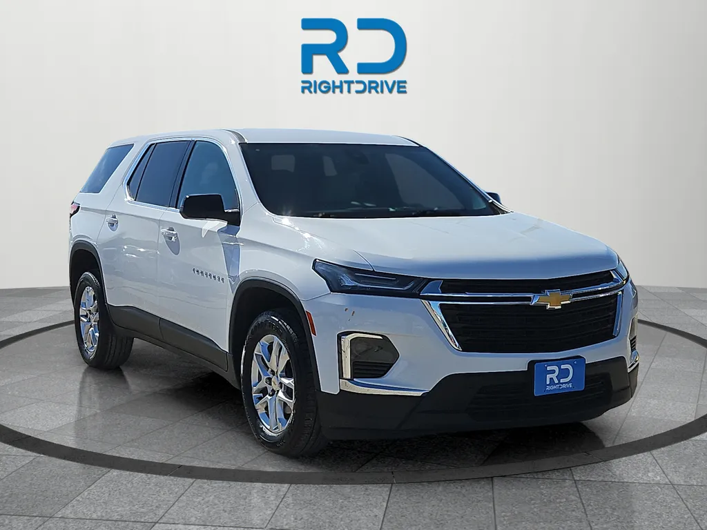 White 2023 Chevrolet Traverse LS for sale in El Paso, TX