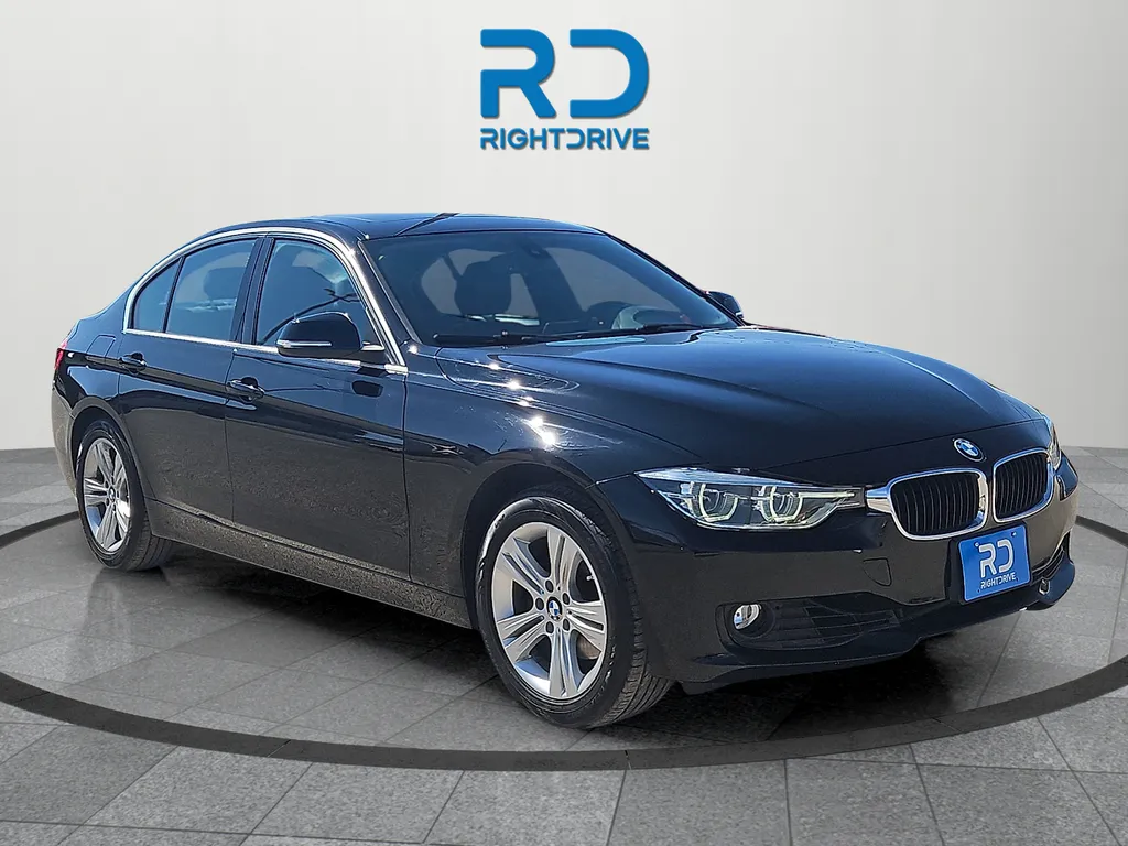 2018 BMW 3 Series 330i xDrive Sedan's photo