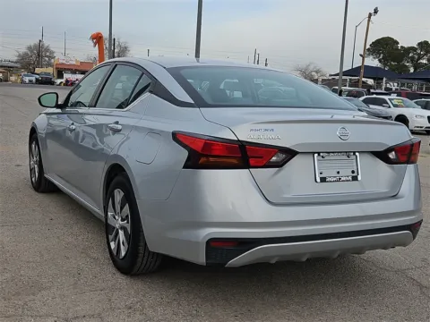 More photos of 2021 Nissan Altima 2.5 S at RightDrive - 6930 Alameda, TX