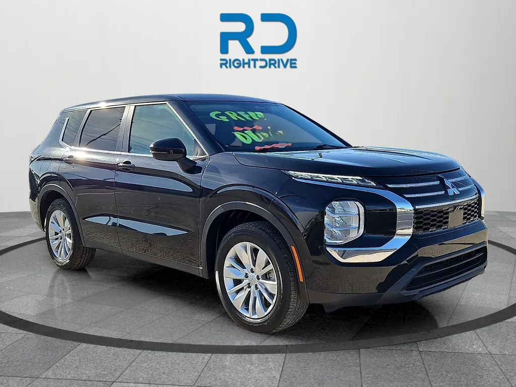 Silver 2025 Mitsubishi Outlander ES for sale in El Paso, TX