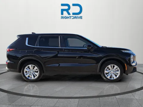 Photos of 2025 Mitsubishi Outlander ES for sale in El Paso, TX at RightDrive - 6930 Alameda