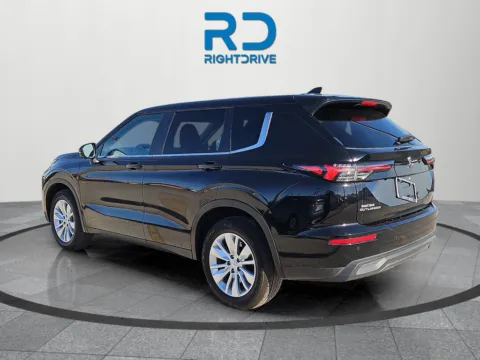 More photos of 2025 Mitsubishi Outlander ES at RightDrive - 6930 Alameda, TX