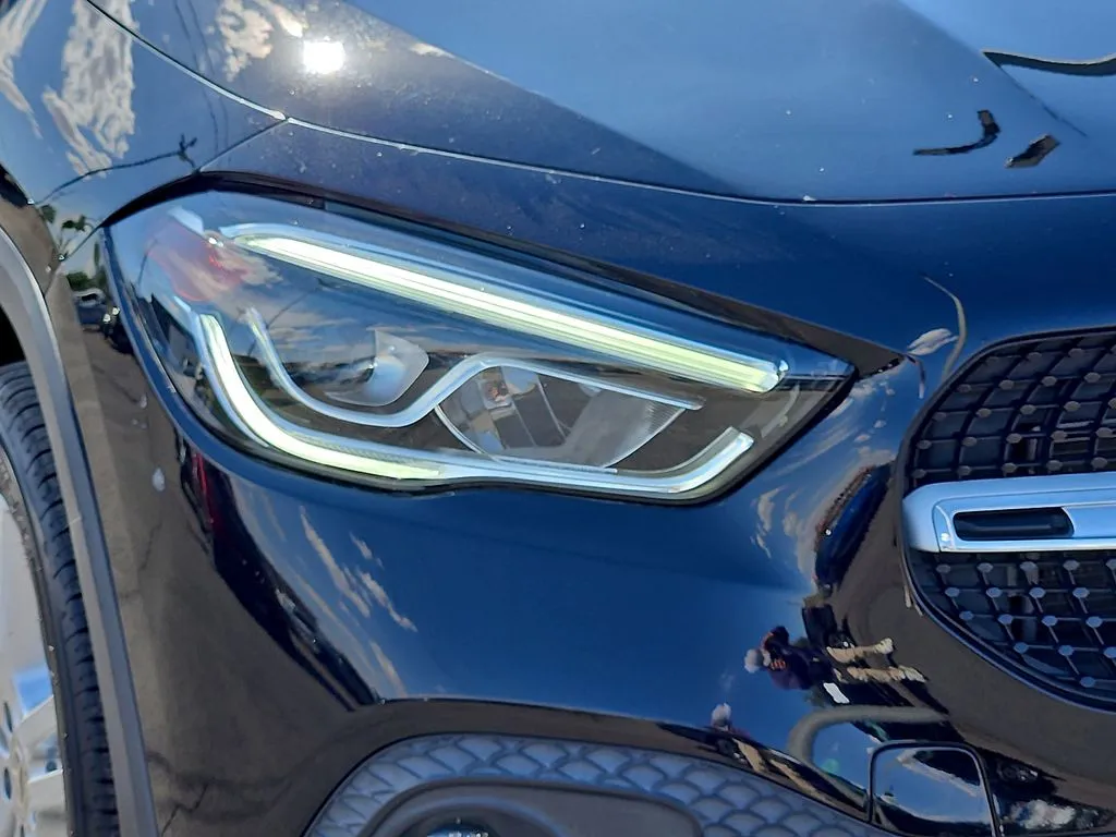 Mercedes-Benz GLA photo 8