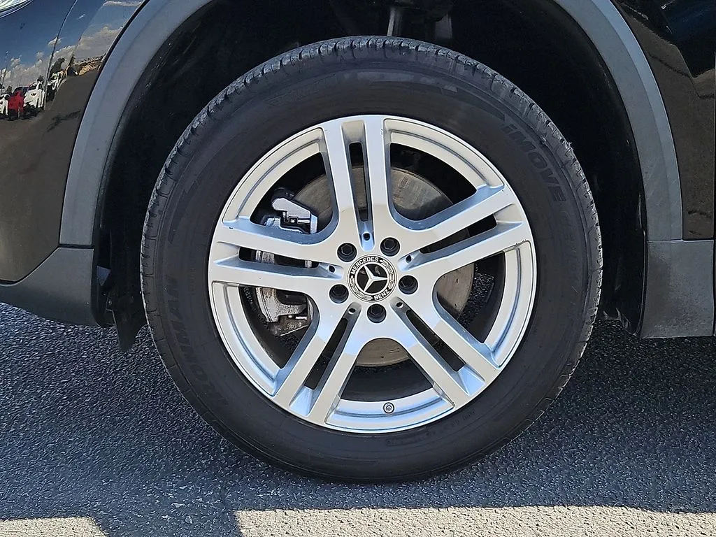 Mercedes-Benz GLA photo 10
