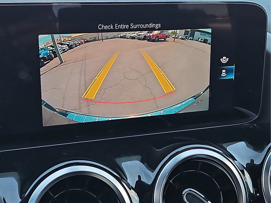 Mercedes-Benz GLA photo 20