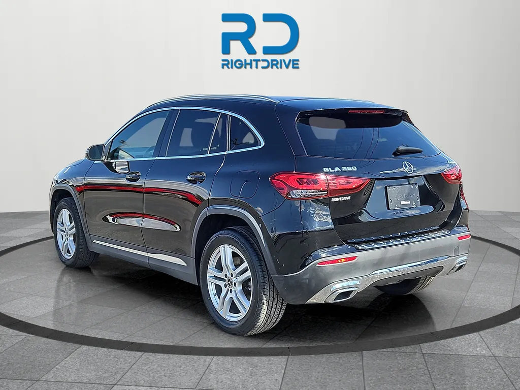 Mercedes-Benz GLA photo 4