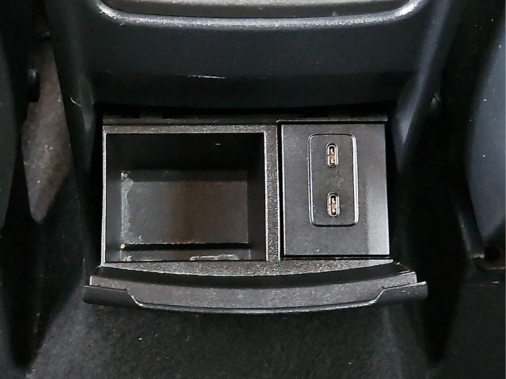 Mercedes-Benz GLA photo 14