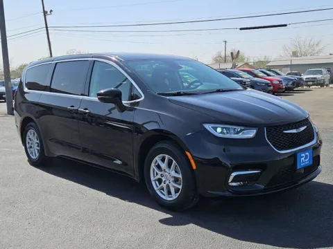 Black 2024 Chrysler Pacifica Touring L for sale in El Paso, TX