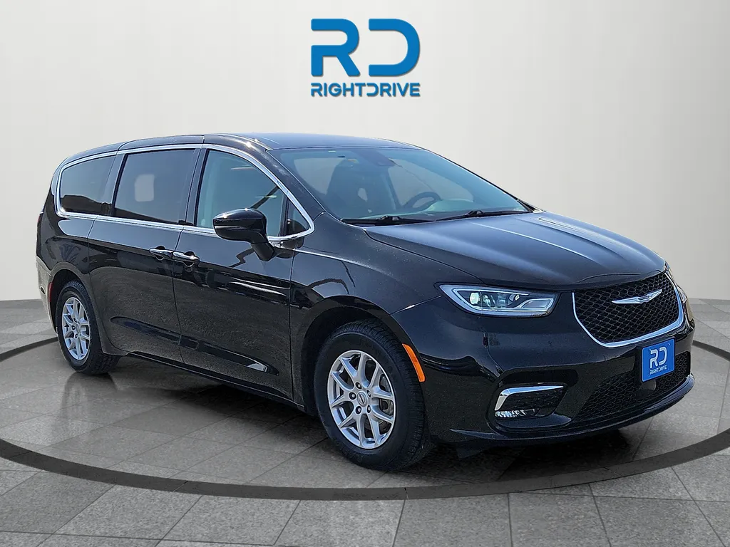 Black 2024 Chrysler Pacifica Touring L for sale in El Paso, TX