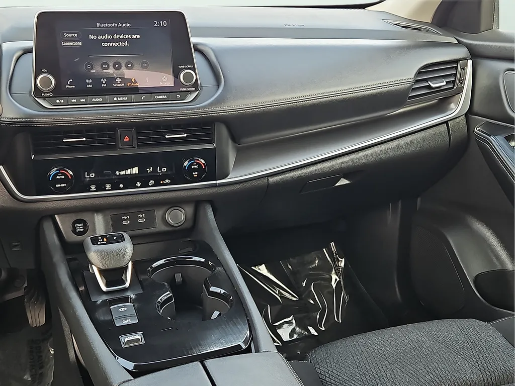Nissan Rogue photo 14